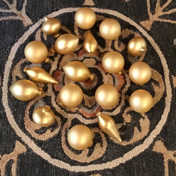 Matte gold tree ornaments. Set of 18 - Picture 1 of 5